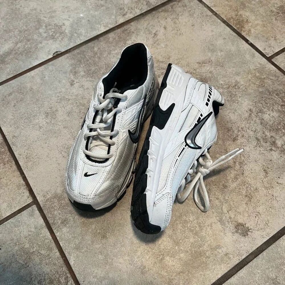 Nike P-6000 Metallic Silver Black White Athletic Running Shoes Size M 6 / W 7.5